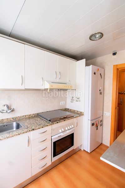 Foto 3609164a-aaaa-4901-8806-8f761a1bfbca. Piso en Can Vidalet Esplugues de Llobregat