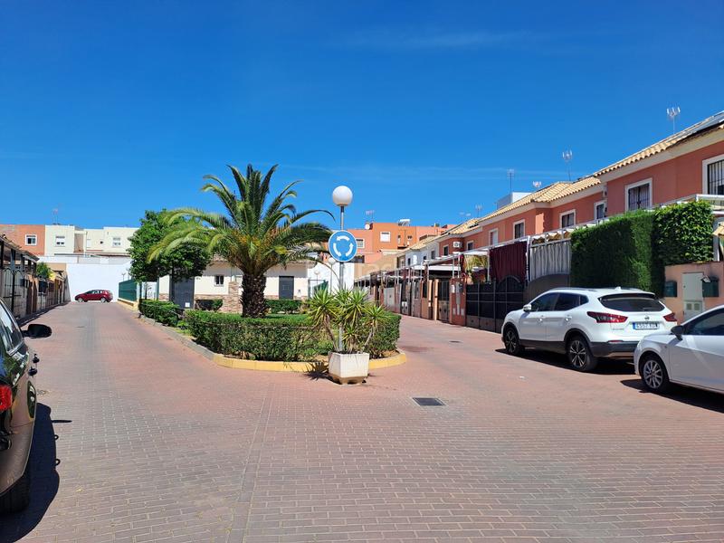 Foto ad241fc2-06f2-44e6-9144-af4a6380289a. Maison jumelée avec chauffage parking piscine dans Arco Norte - Avda España Dos Hermanas