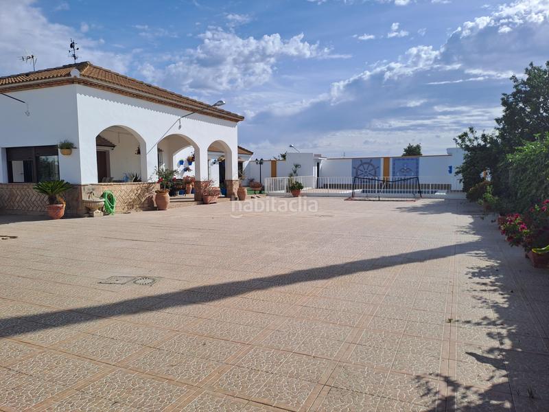 Foto 059ee610-76e2-4681-b1f3-20aae8b33118. Chalet parcela rustica en los palacios con parcela de 800mts y 120 mts construidos, la vivienda cuenta con 3 dormitorios, salón-comedor en Palacios y Villafranca (Los)