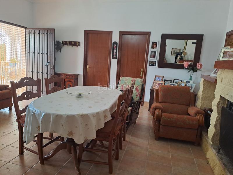 Foto 28da8ea6-b581-4964-94ed-85e31275f9f1. Chalet parcela rustica en los palacios con parcela de 800mts y 120 mts construidos, la vivienda cuenta con 3 dormitorios, salón-comedor en Palacios y Villafranca (Los)