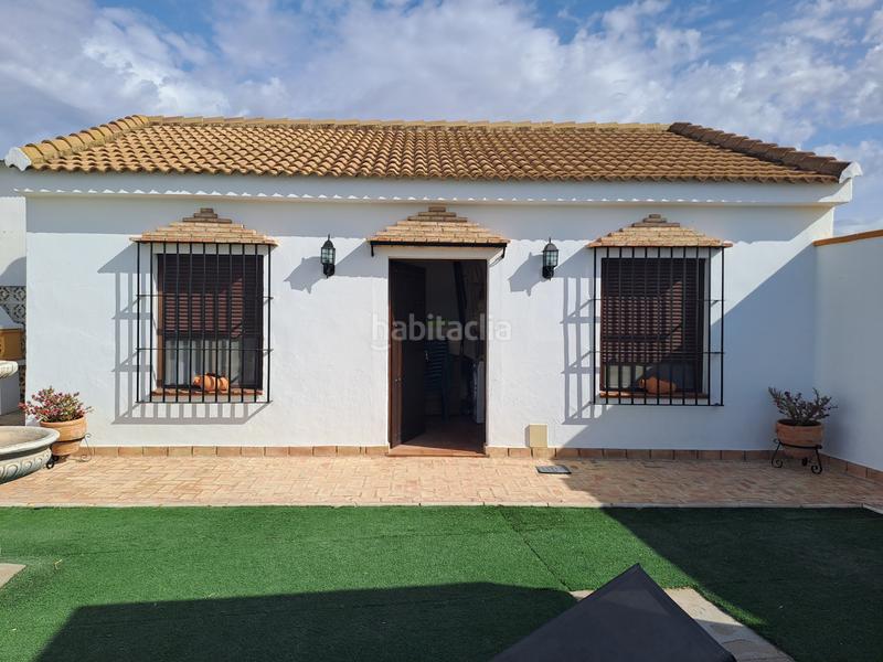 Foto 2c5344a2-52ba-47d5-9862-fc91dc2736e2. Chalet parcela rustica en los palacios con parcela de 800mts y 120 mts construidos, la vivienda cuenta con 3 dormitorios, salón-comedor en Palacios y Villafranca (Los)