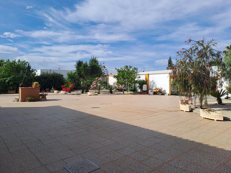 Foto 302efad5-90bd-464f-9780-92255a370cbf. Chalet parcela rustica en los palacios con parcela de 800mts y 120 mts construidos, la vivienda cuenta con 3 dormitorios, salón-comedor en Palacios y Villafranca (Los)