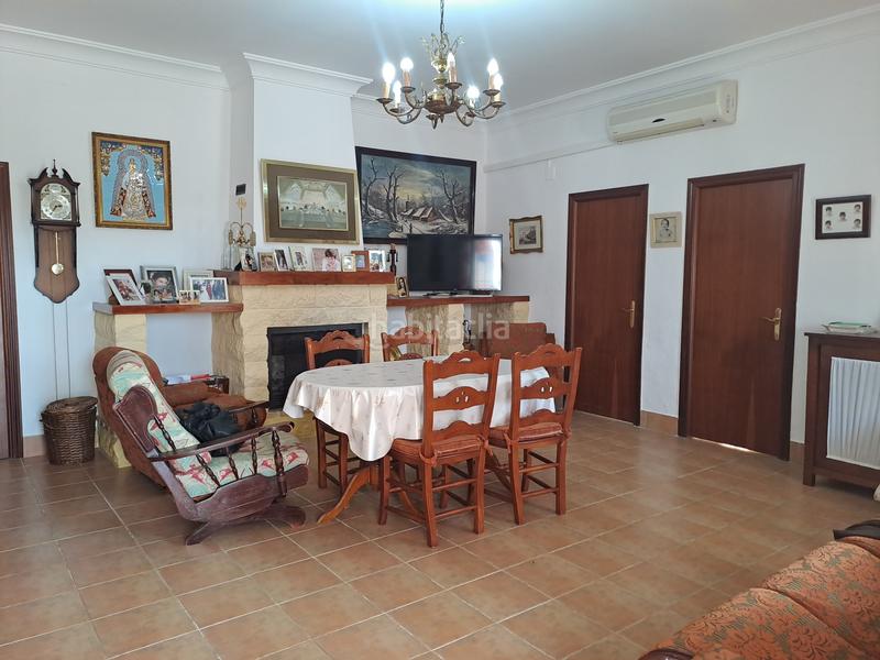 Foto 723a232f-fea0-4b19-8f6d-cbcef9731236. Chalet parcela rustica en los palacios con parcela de 800mts y 120 mts construidos, la vivienda cuenta con 3 dormitorios, salón-comedor en Palacios y Villafranca (Los)