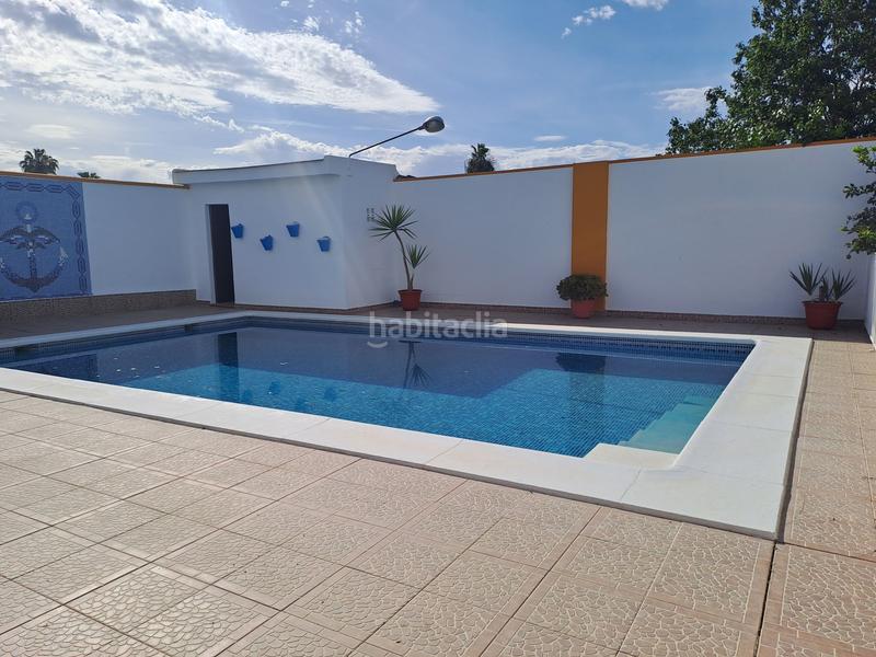 Foto 76363b89-4eb1-4950-8b91-fab103bd3264. Chalet parcela rustica en los palacios con parcela de 800mts y 120 mts construidos, la vivienda cuenta con 3 dormitorios, salón-comedor en Palacios y Villafranca (Los)