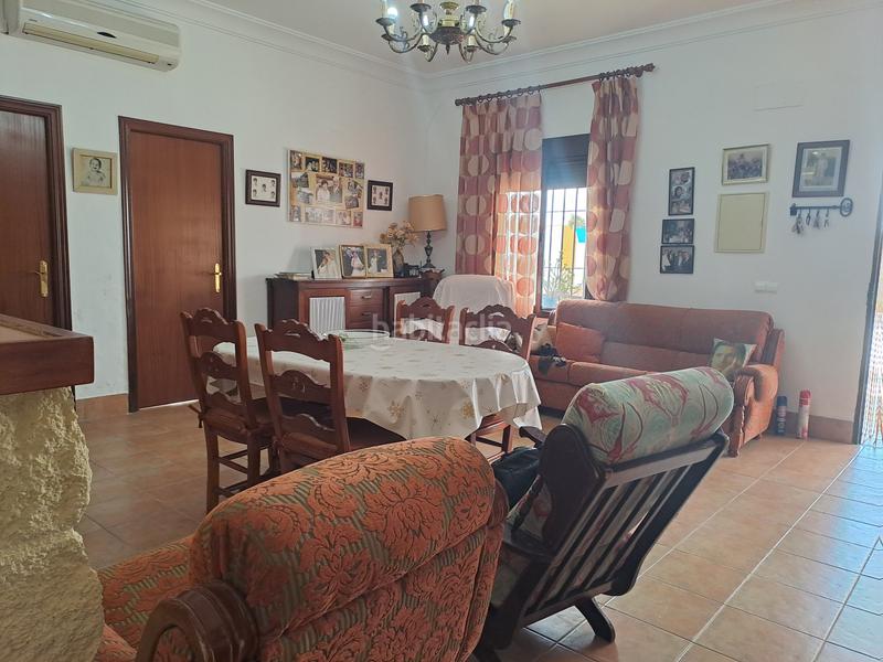 Foto 77d0aeaf-8b9c-4513-ba6f-d662a3e2d593. Chalet parcela rustica en los palacios con parcela de 800mts y 120 mts construidos, la vivienda cuenta con 3 dormitorios, salón-comedor en Palacios y Villafranca (Los)