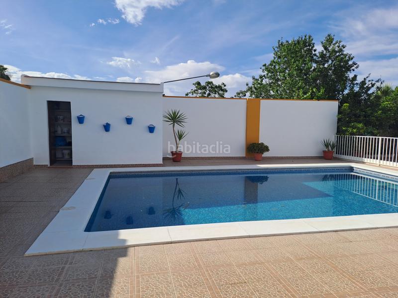 Foto a02379f6-9363-4f3f-907c-ea68a8d8e0c9. Chalet parcela rustica en los palacios con parcela de 800mts y 120 mts construidos, la vivienda cuenta con 3 dormitorios, salón-comedor en Palacios y Villafranca (Los)