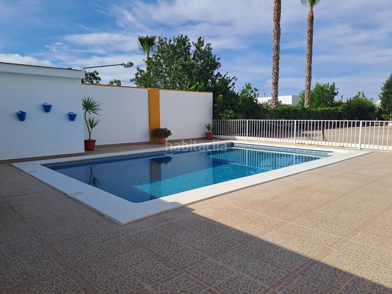 Foto b26ed320-60bd-447f-9e52-39fe3a53ef97. Chalet parcela rustica en los palacios con parcela de 800mts y 120 mts construidos, la vivienda cuenta con 3 dormitorios, salón-comedor en Palacios y Villafranca (Los)