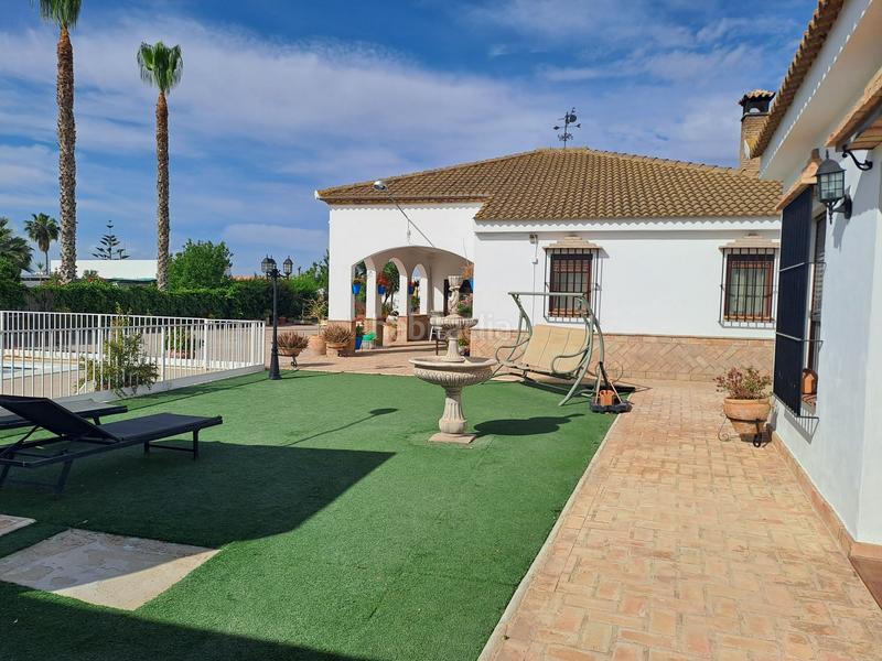 Foto ca4b1fa1-c8b9-4a85-96d3-dce1880fbfdc. Chalet parcela rustica en los palacios con parcela de 800mts y 120 mts construidos, la vivienda cuenta con 3 dormitorios, salón-comedor en Palacios y Villafranca (Los)