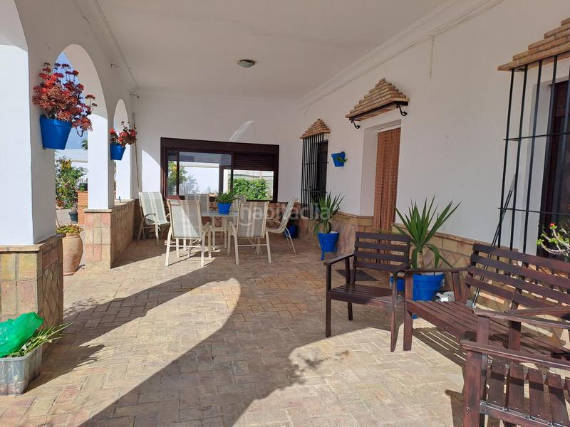 Foto d30d3478-6976-44f0-a89d-d9ae592d4e3c. Chalet parcela rustica en los palacios con parcela de 800mts y 120 mts construidos, la vivienda cuenta con 3 dormitorios, salón-comedor en Palacios y Villafranca (Los)