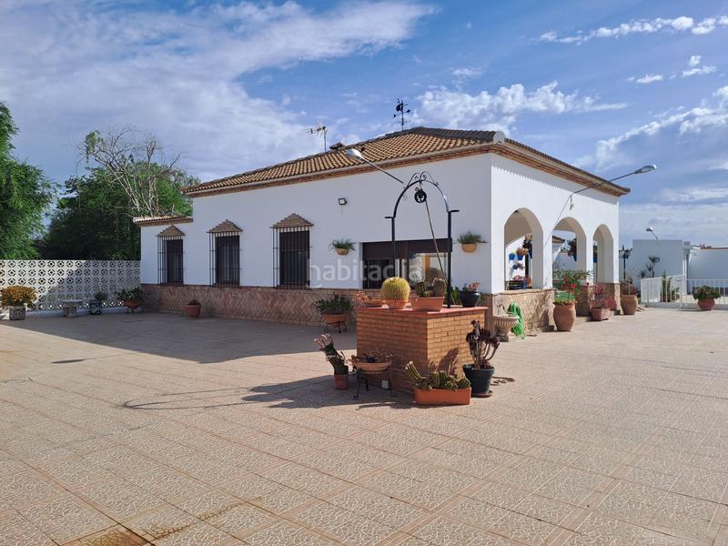 Foto dd192fc9-65dd-419c-8201-03fa6d66e96e. Chalet parcela rustica en los palacios con parcela de 800mts y 120 mts construidos, la vivienda cuenta con 3 dormitorios, salón-comedor en Palacios y Villafranca (Los)