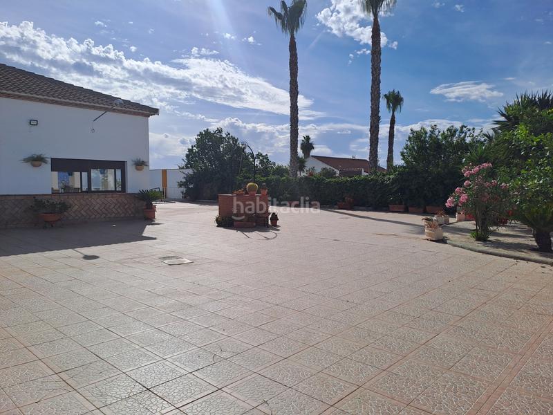 Foto e30d568e-b1f2-4739-b2bd-c9f02e98f1fe. Chalet parcela rustica en los palacios con parcela de 800mts y 120 mts construidos, la vivienda cuenta con 3 dormitorios, salón-comedor en Palacios y Villafranca (Los)
