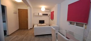 Rent Flat  Avenida virgen del rocío. Piso reformado en dos hermanas, zona bda. rocio, consta de 2 dor