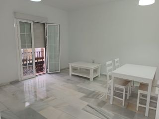 Miete Etagenwohnung in Calle cristo de la veracruz 36. Piso seminuevo en el centro de dos hermanas, consta de 3 dormito