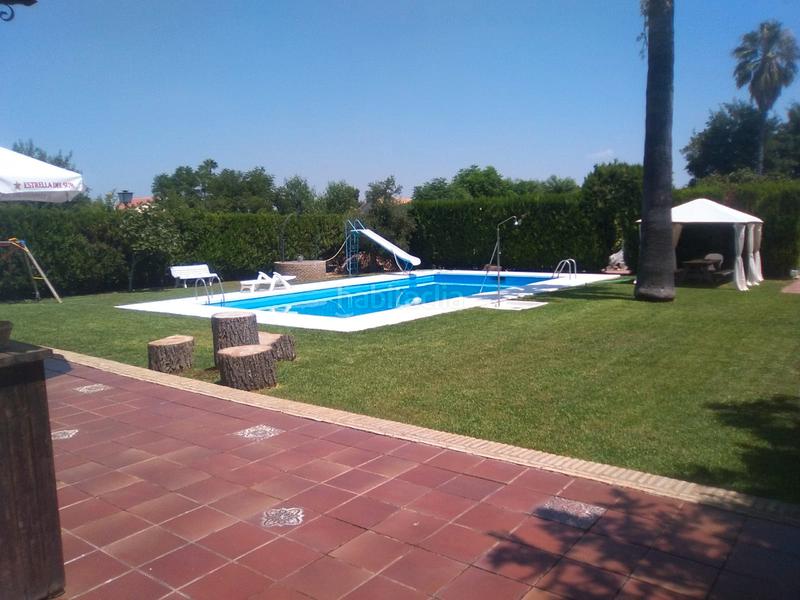 Foto 0181914d-4cc0-4dca-9265-3b28c6aec223. Chalet mit kamin parking pool in La Paz Alcalá de Guadaira