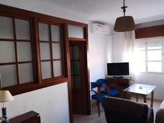 Miete Appartement  Calle canónigo. Apartamento seminuevo en pleno centro de dos hermanas, consta de