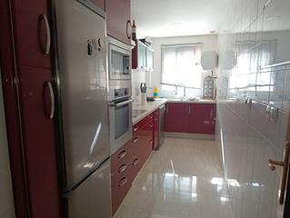 Rent Flat in Centro - Doña Mercedes. Piso en dos hermanas, junto al apeadero de cantaelgallo, consta