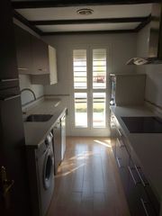 Rent Flat  Avenida de adolfo suárez. Piso seminuevo en dos hermanas, zona arco norte, consta de 3 dor