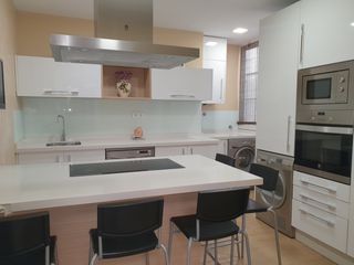 Location Appartement  Calle canónigo. Piso en pleno centro de dos hermanas con garaje, consta de 3 dor