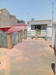 Maison  Calle diecinueve de abril. Casa par reformar en dos hermanas, zona julio carrasco- la polvo