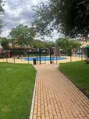 Lloguer Pis  N/a. Piso seminuevo en dos hermanas, zona recreo alperiz, consta de 3