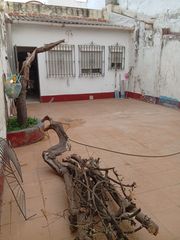 Haus in Centro - Doña Mercedes. Casa para reformar en pleno centro de dos hermanas con amplio pa