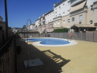 Lloguer Pis  Avenida de adolfo suárez. Piso seminuevo en dos hermanas, zona arco norte, consta de 3 dor
