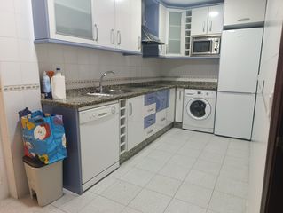 Miete Etagenwohnung  Calle las cruces. Piso en dos hermanas, zona avda. españa- las cruces, consta de 3