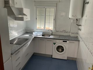 Miete Etagenwohnung  Calle cristo de la veracruz. Piso seminuevo en el centro de dos hermanas, consta de 3 dormito
