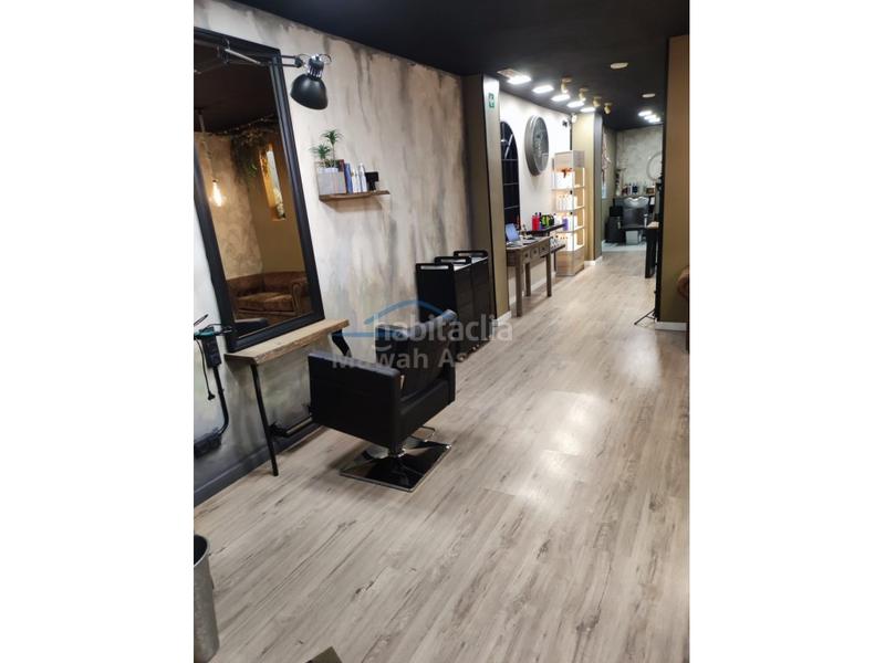 Foto 14a241f6-3295-4ba4-9dbd-5cefd2d0ef11. Alquiler local comercial peluquería centro de estética alquiler en Sabadell