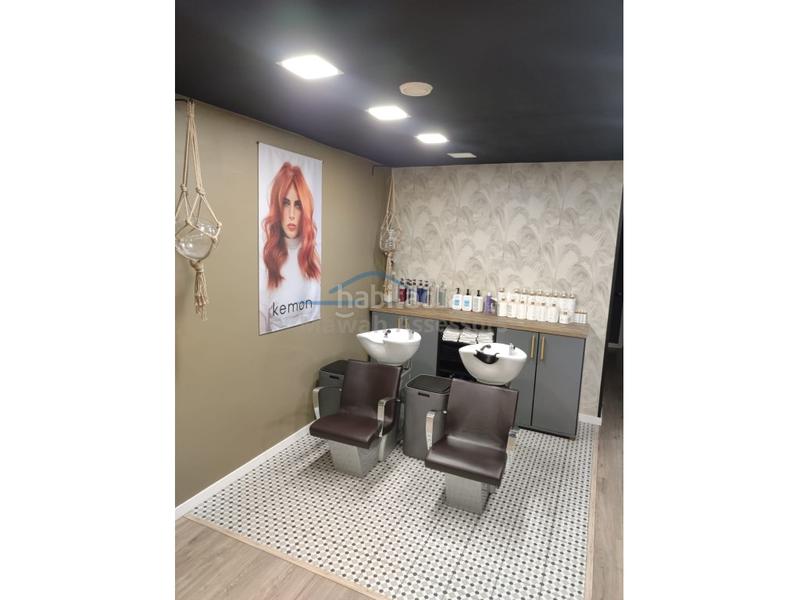 Foto a802b943-6107-436f-8bdc-91a11e302226. Alquiler local comercial peluquería centro de estética alquiler en Sabadell