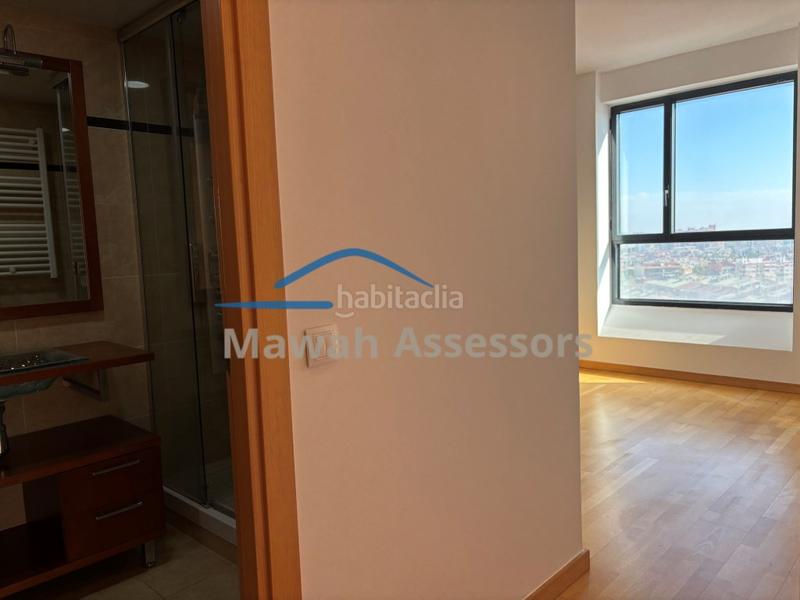 Foto bda9f23e-46e6-43d6-8944-43073a1cbad4. Piso  3 habitaciones venta en Creu Alta Sabadell
