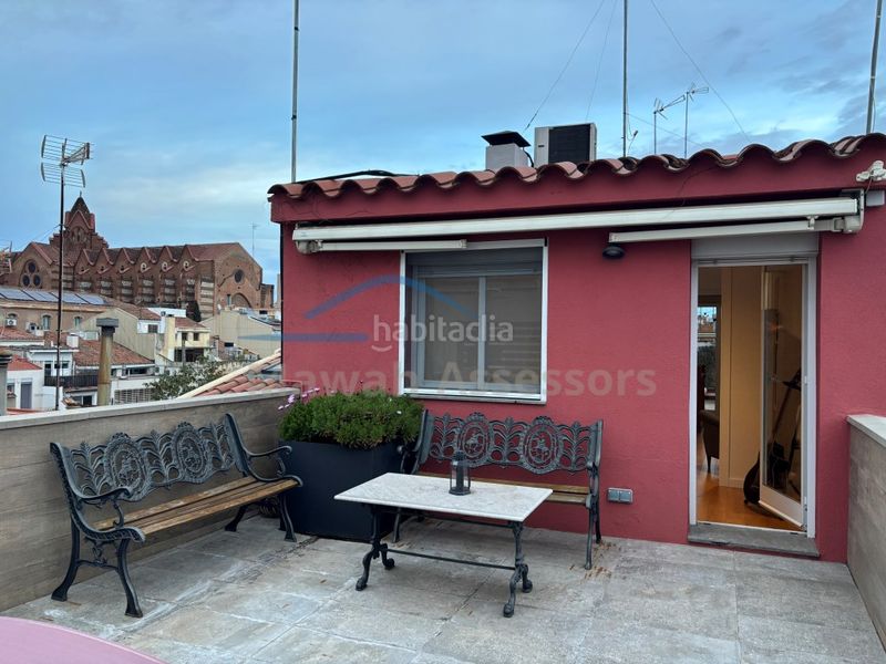 Foto 0b8ccd8b-84ac-437d-a77d-a74dcf298111. Casa amb aparcament a Centre Sabadell