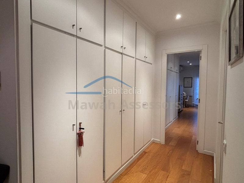 Foto 17eb5492-08d4-417e-b309-746057ff0bd7. Casa amb aparcament a Centre Sabadell