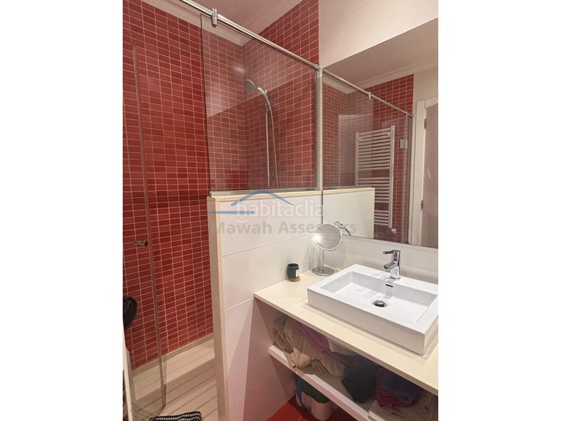 Foto 4c7b2a59-03a8-4b07-b605-071c93322102. Casa amb aparcament a Centre Sabadell