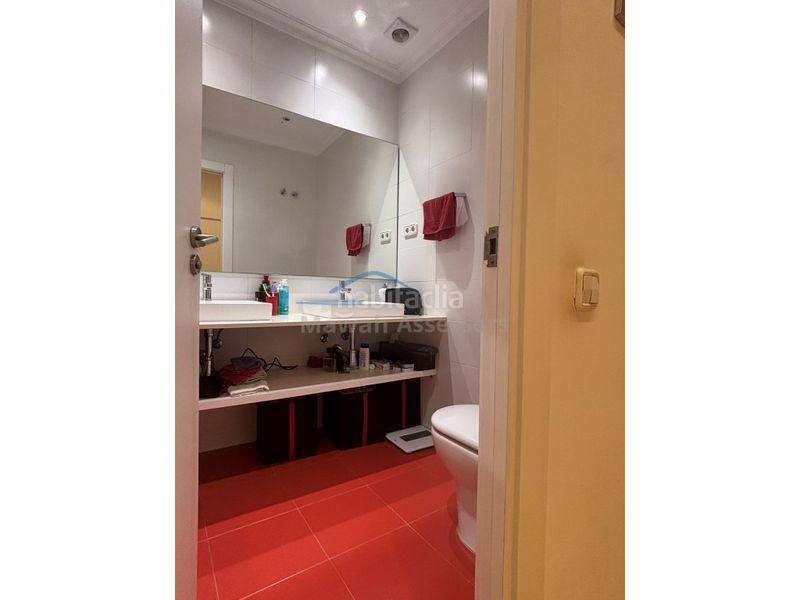 Foto 65553a46-c054-430f-a699-668efd14a95d. Casa amb aparcament a Centre Sabadell