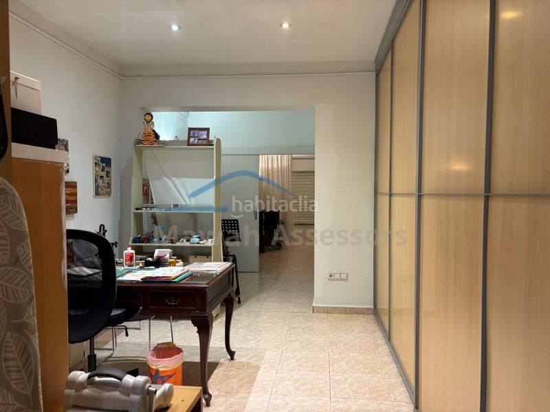 Foto e0d7c067-8f2f-4c04-a1bd-9f37aef106c2. Casa amb aparcament a Centre Sabadell