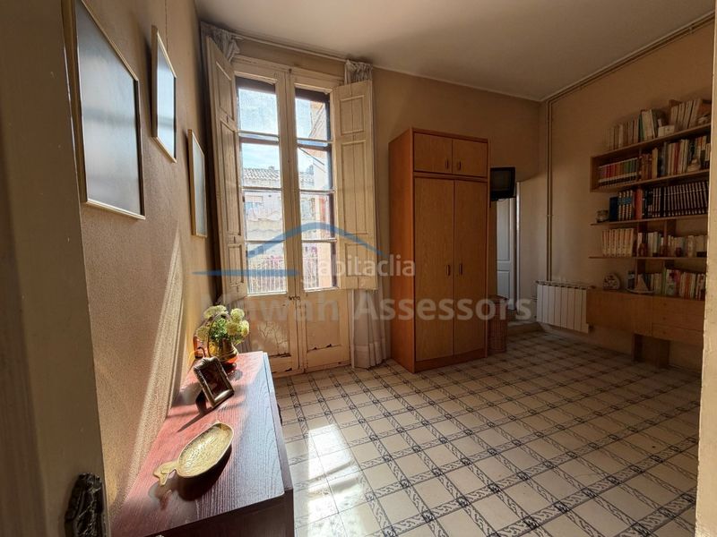 Foto ecdc42a2-c87c-42f0-876a-39bf8b9bf451. Casa a Centre Sabadell