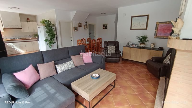 Foto 0baf50e6-b6e0-4bb1-b07c-f550c80d73a2. Xalet amb xemeneia aparcament a Beas