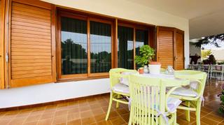 Chalet à Madrigal. Disfruta de una casa en suelo urbano con parcela de 960 m2, inmo