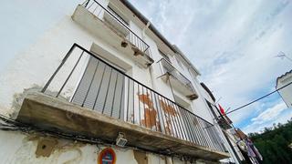 Casa a Ayódar. Ahora puedes ser propietario del antiguo hostal de ayodar con to