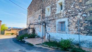 Casa a Vall d´Alba. Buscas masia en buenas condiciones y buena ubicacion y buen acce