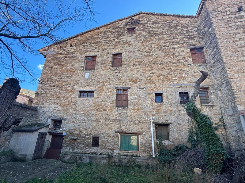 Foto 182c244d-f60d-4d98-83de-c922724b85a1. Casa amb aparcament a Mirambel