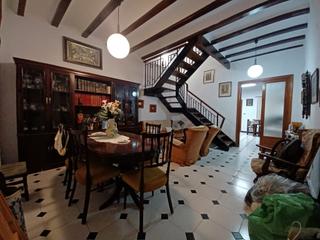 Maison à Centro. Buscas una casa centrica y con ascensor ?
