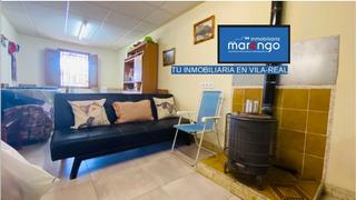 Chalet à Avenida Alemania-Italia. Chalet adecuado para entrar a vivit todo el año