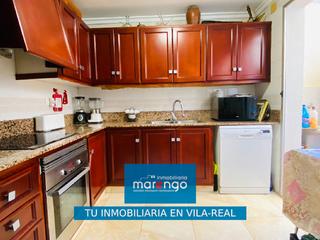 Casa adossada a Centro. Casa en venta en vila-real: planta baja con local comercial+2 vi
