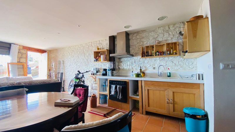 Foto 0135b6d3-800f-4a34-8923-d5708e85358f. Casa adossada a Benafigos