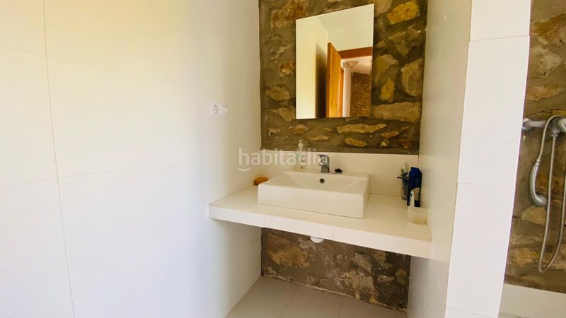 Foto 099e95b0-d44c-46c1-ac0a-41f3a0dbdfb5. Casa adossada a Benafigos