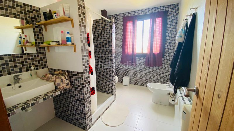 Foto 58e3bae1-268c-4aa3-9eb2-7cb8cbd49fa8. Casa adossada a Benafigos