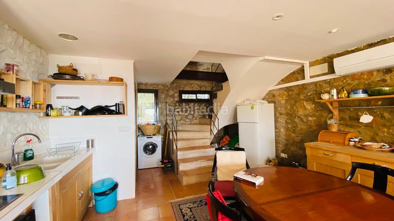 Foto f998e32f-c8e1-4fbd-a96a-a404dca67fc1. Casa adossada a Benafigos