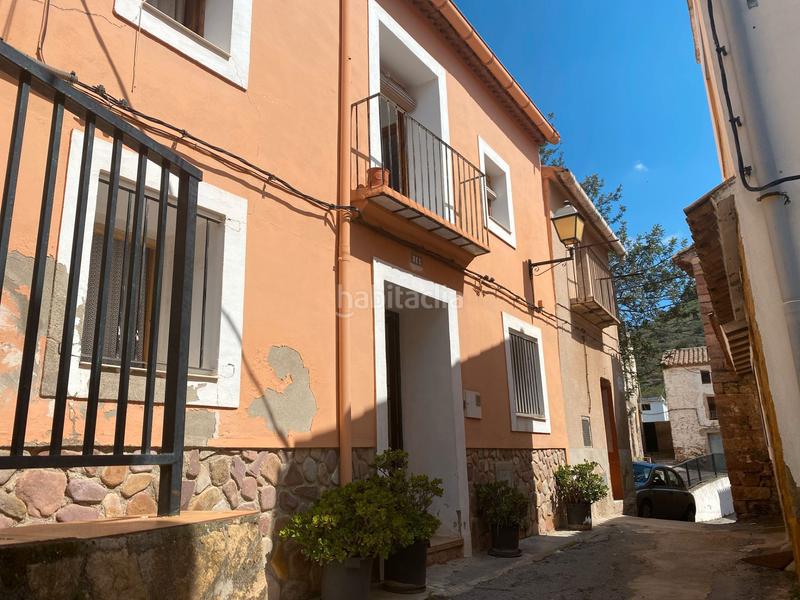 Foto b7ce91fa-deef-4b1c-bd3d-25e937b0c2db. Casa  a la venta en Azuébar